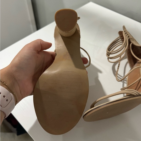 Aflux Sandal in Natural Nubuck
Alias Mae
Color:Natural Nubuck - Picture 4 of 4